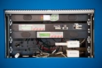 Měřicí a záznamová ústředna s alarmy pro rack 19