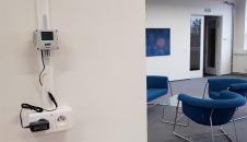 Adaptér pro externí napájení IoT snímače s rádiovým výstupem do sítě Sigfox